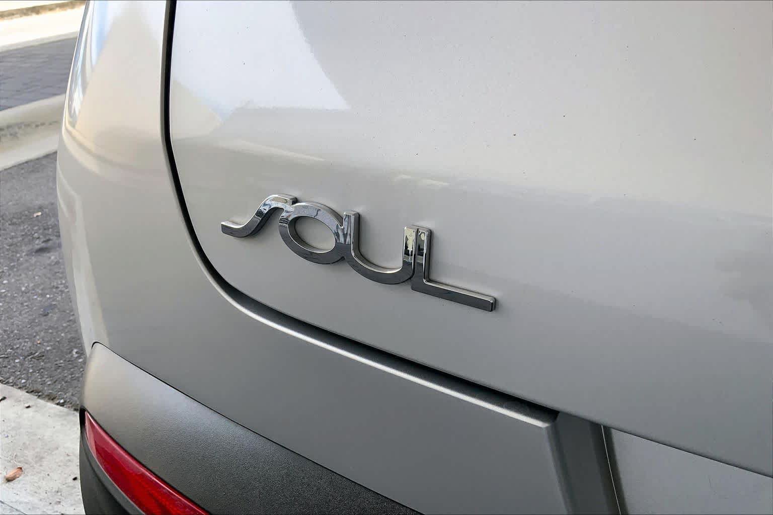 Used 2020 Kia Soul S FWD image 33