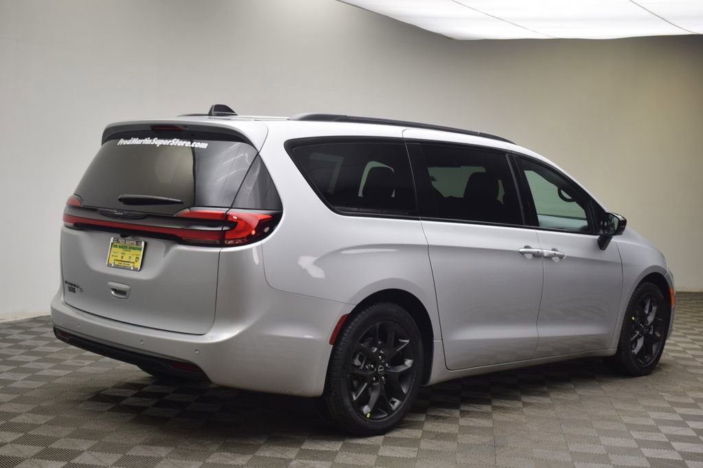 New 2026 Chrysler Pacifica Select w/ S Appearance Package FWD image 6
