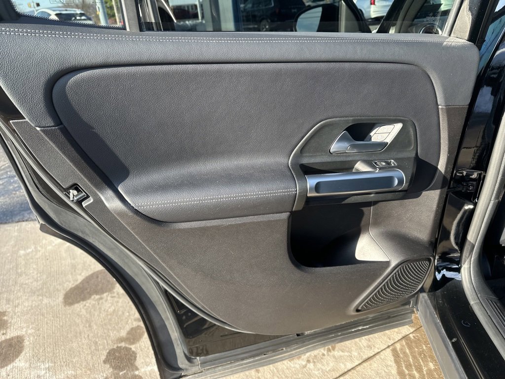 Used 2020 Mercedes-Benz GLB 250 4MATIC image 38