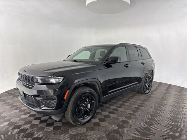 Used 2024 Jeep Grand Cherokee Altitude image 3