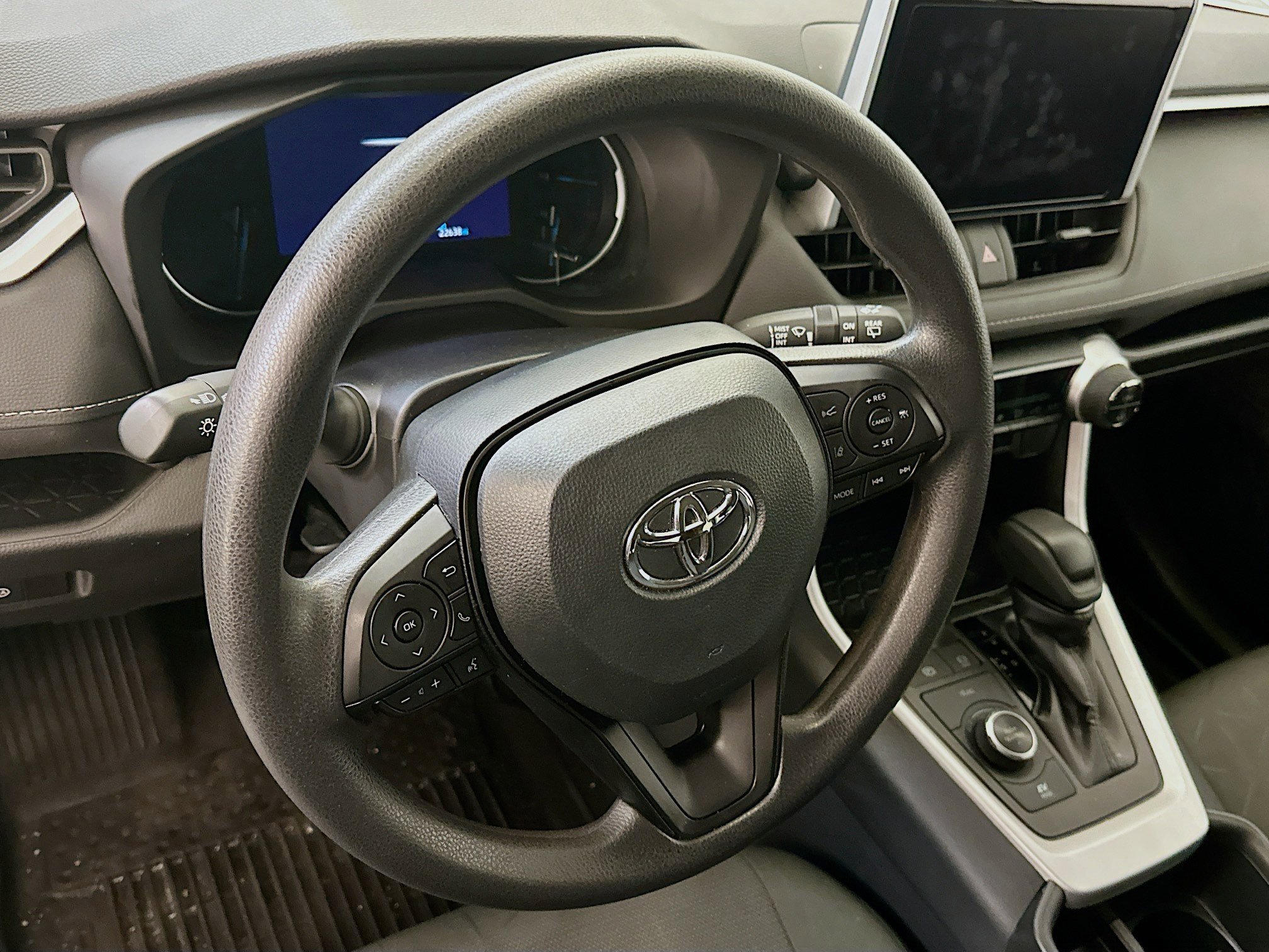 Used 2025 Toyota RAV4 XLE image 18