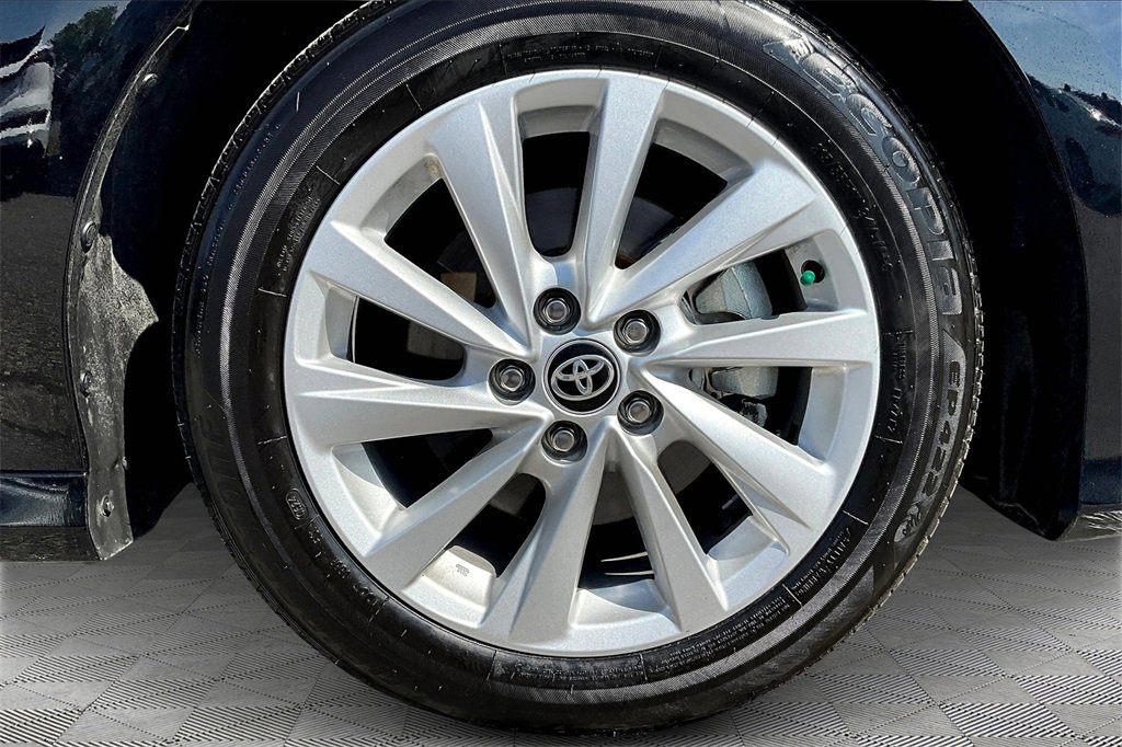Used 2024 Toyota Camry LE image 9