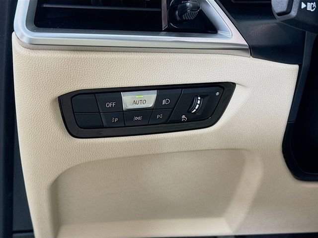 Used 2025 BMW 330i xDrive Sedan w/ Premium Package image 10