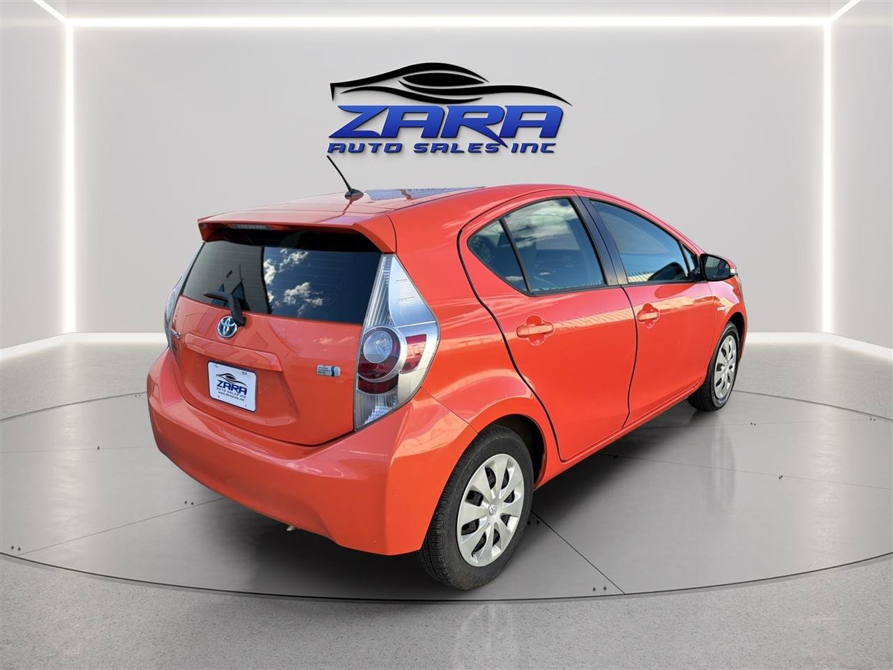 Used 2014 Toyota Prius C One image 7