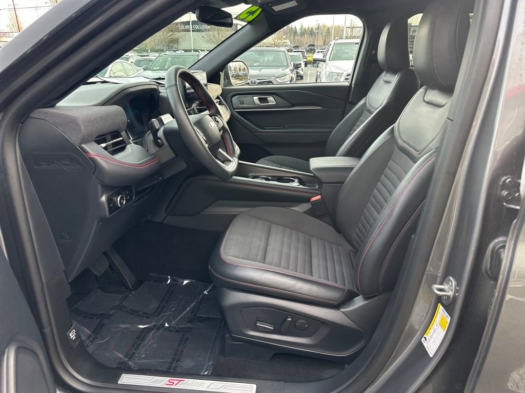 Used 2025 Ford Explorer ST-Line image 12