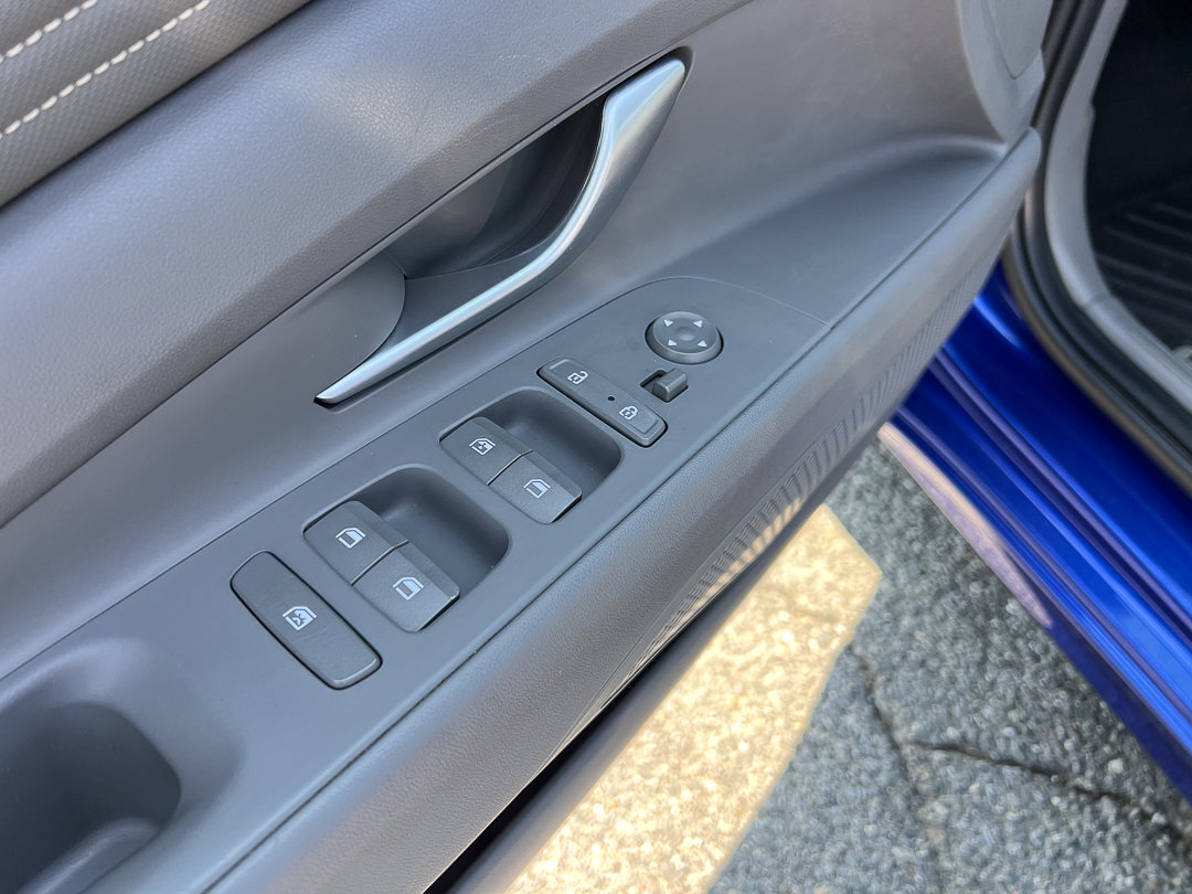 Used 2023 Hyundai Elantra SEL w/ Convenience Package FWD image 11