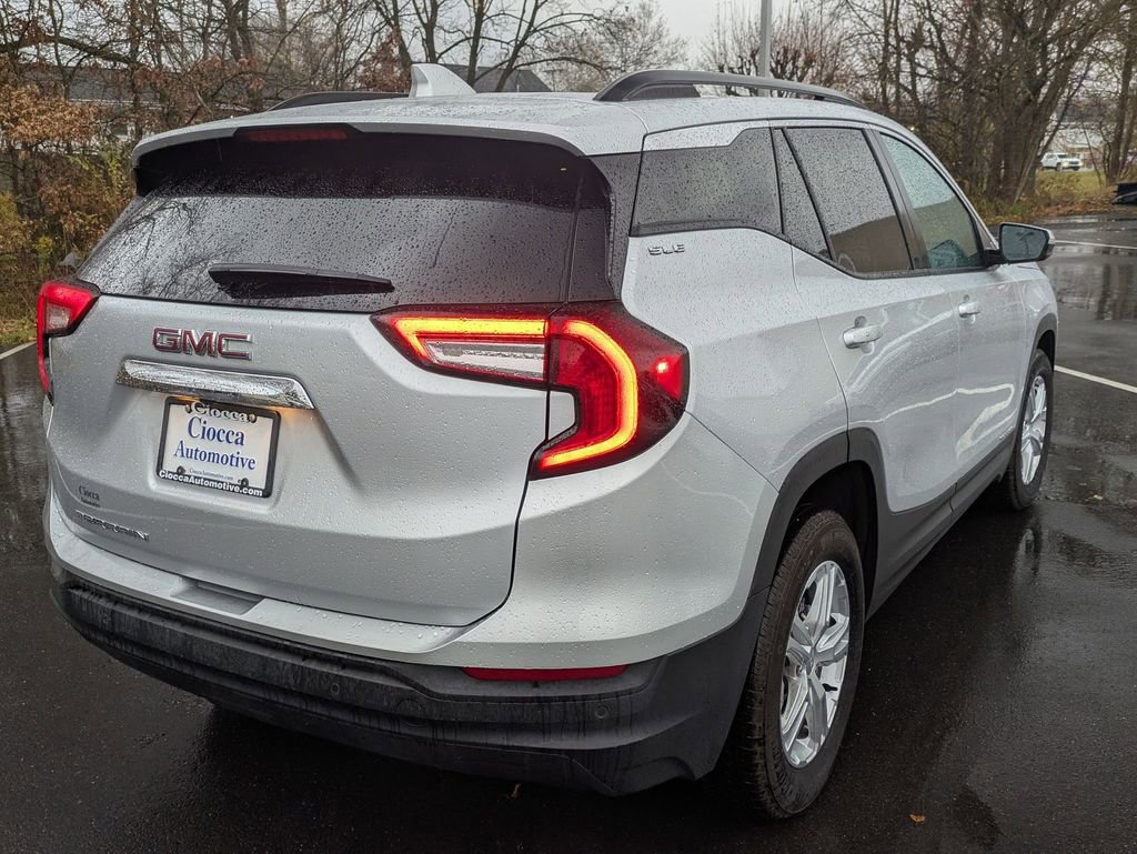 Used 2022 GMC Terrain SLE w/ Driver Convenience Package image 5