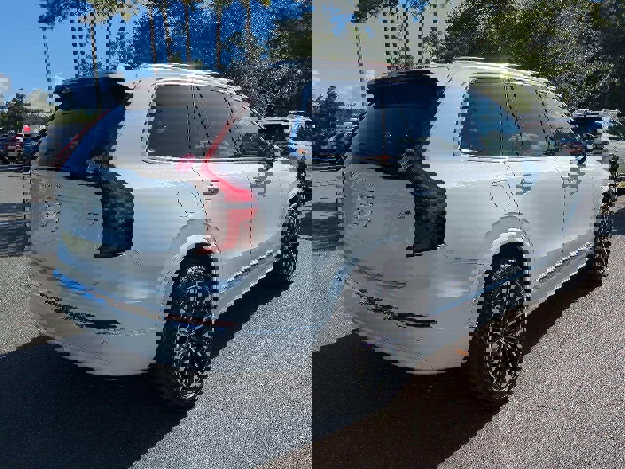 New 2026 Volvo XC90 B6 Plus w/ Protection Package Premier image 4