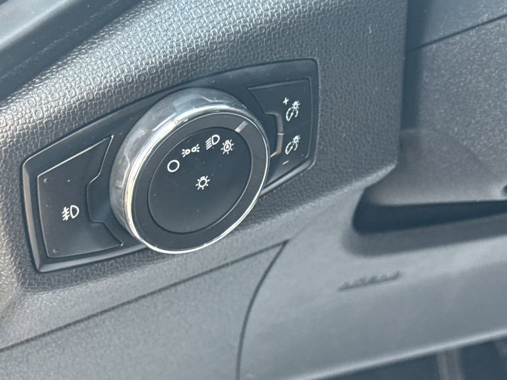 Used 2021 Ford EcoSport SE w/ SE Convenience Package image 29