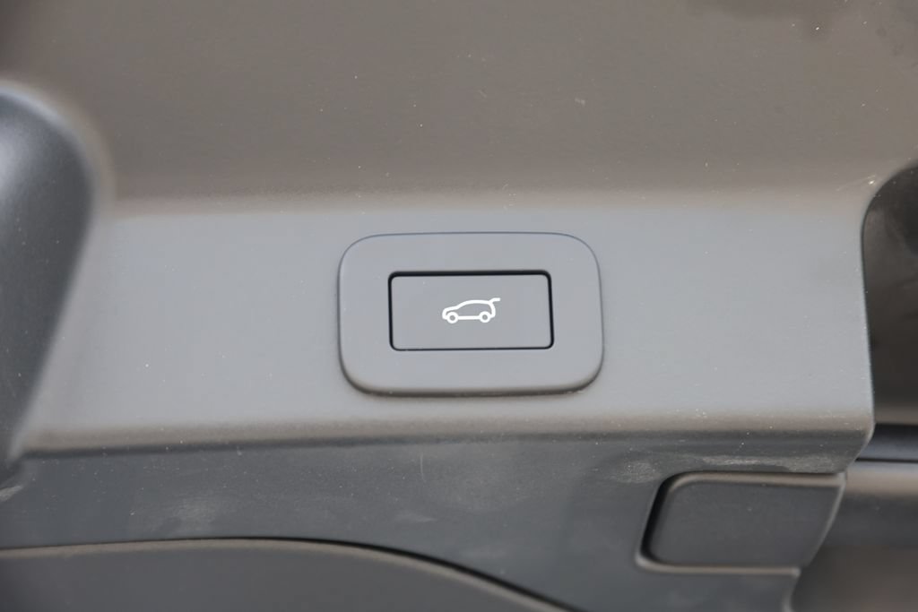 Certified 2026 Jaguar F-PACE R-Dynamic S AWD/4WD image 11