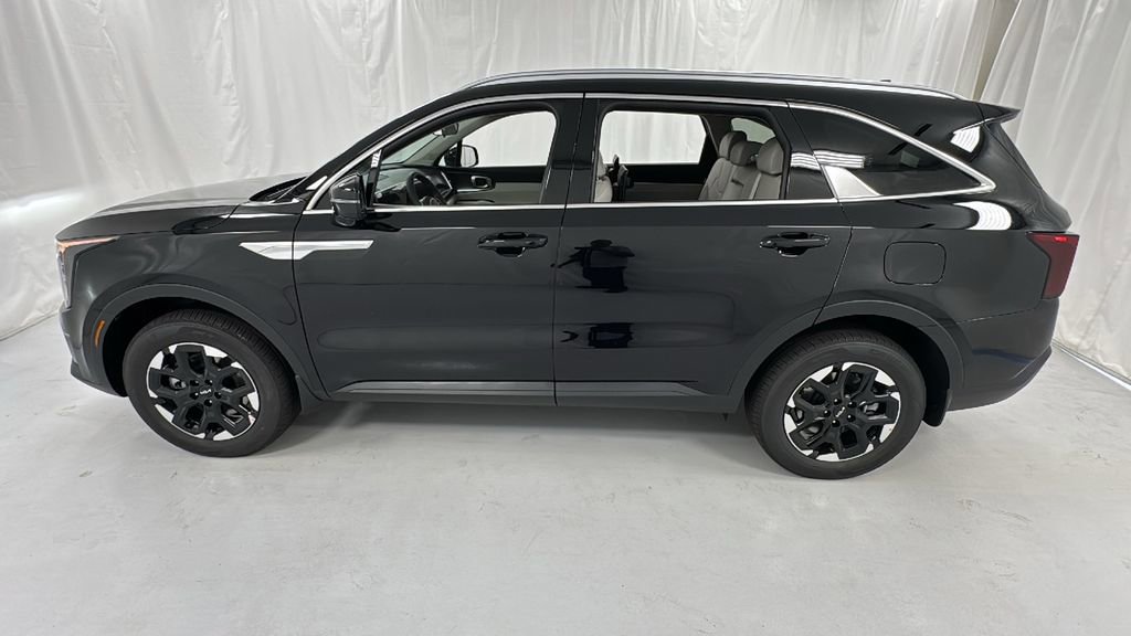 New 2025 Kia Sorento S image 6