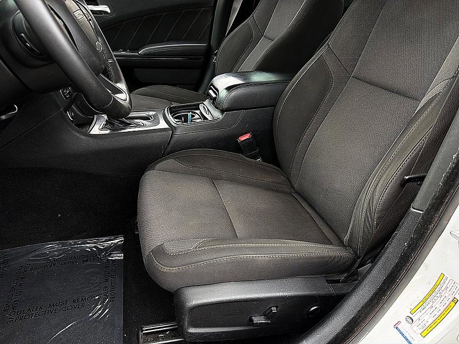 Used 2019 Dodge Charger SXT w/ Blacktop Package RWD image 11