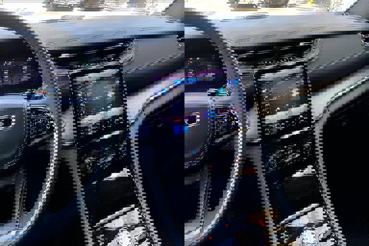 Used 2022 Jeep Grand Cherokee Overland w/ Luxury Tech Group IV image 7