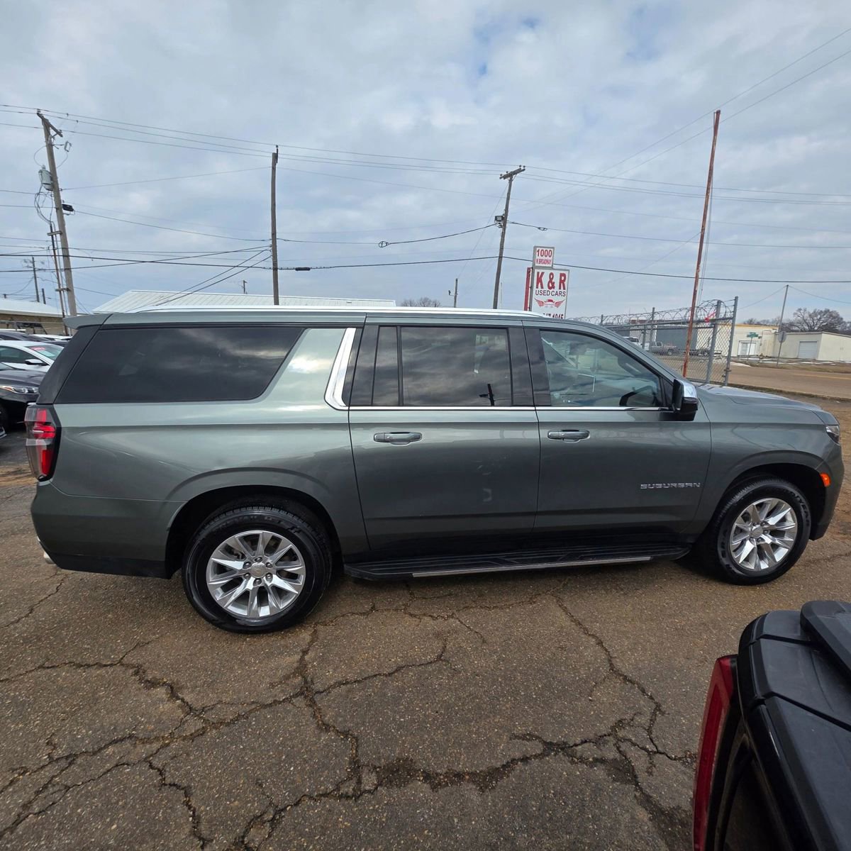 Used 2023 Chevrolet Suburban Premier RWD image 2