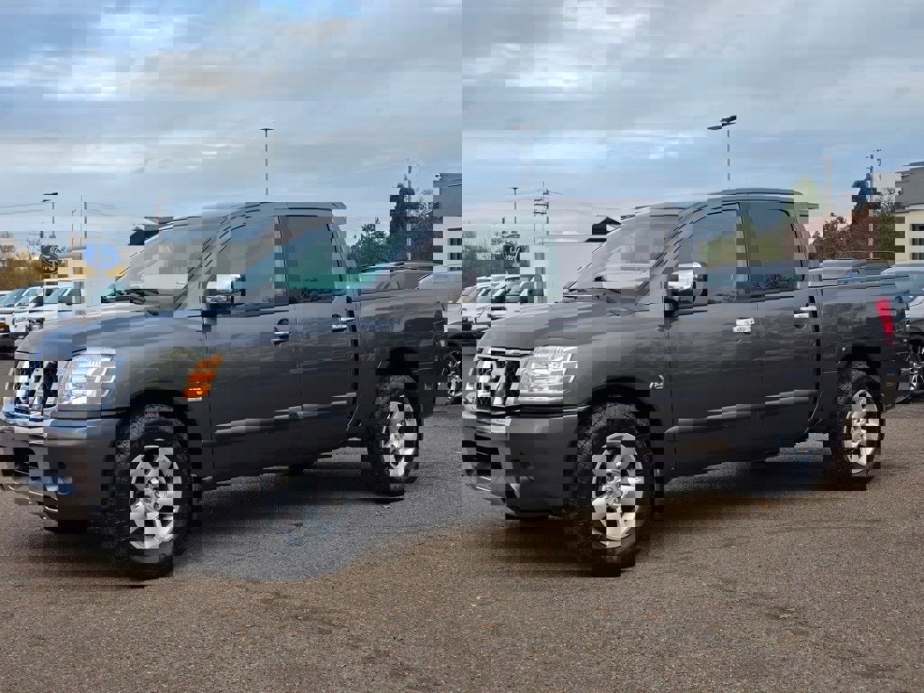 Used 2004 Nissan Titan SE image 1