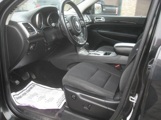 Used 2012 Jeep Grand Cherokee Laredo w/ Laredo E Group image 17