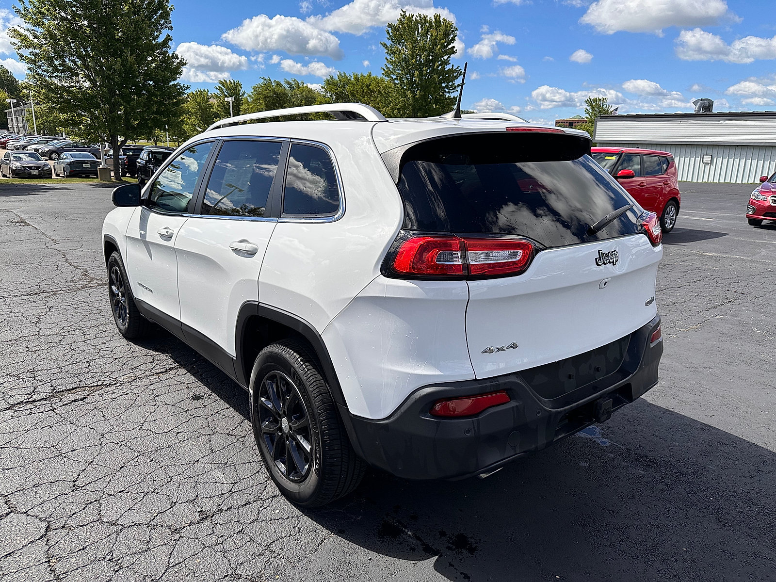 Used 2017 Jeep Cherokee Latitude w/ Safety/Convenience Group AWD/4WD image 5