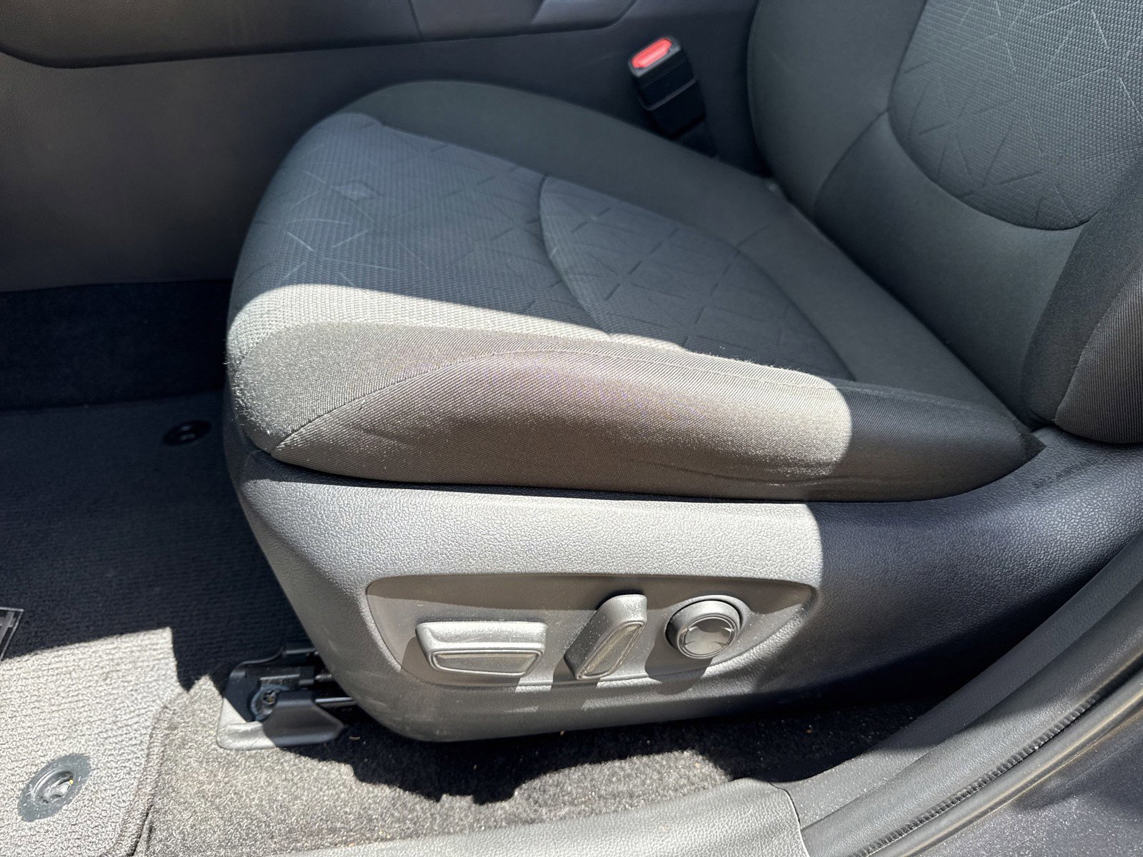 Used 2024 Toyota RAV4 XLE image 12