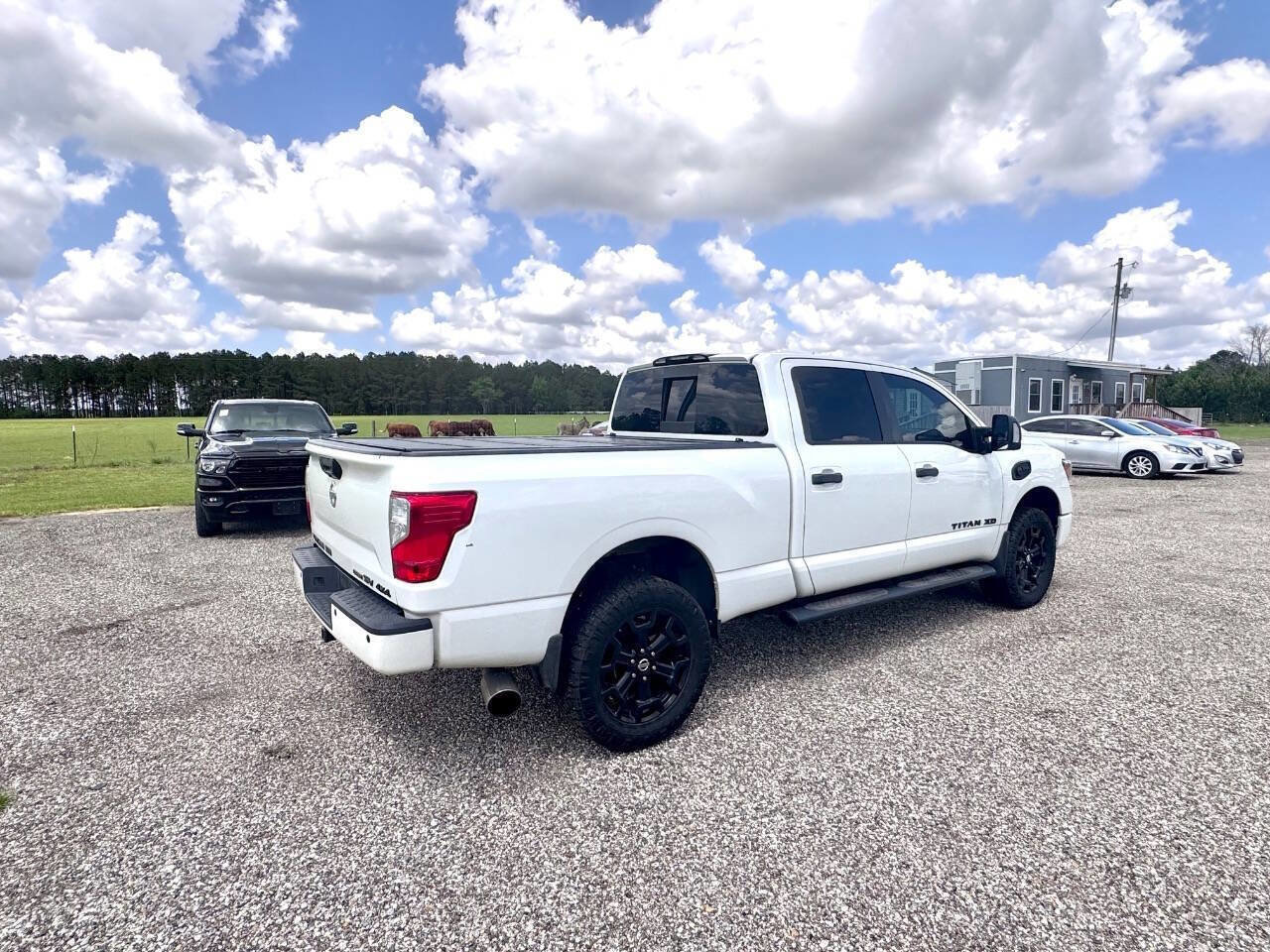 Used 2018 Nissan Titan SV w/ SV Convenience Package image 8