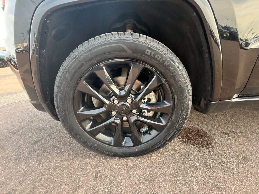 Used 2022 Jeep Grand Cherokee Laredo X AWD/4WD image 9