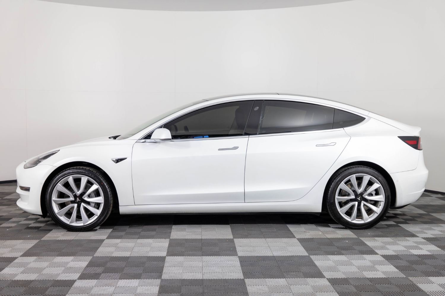 Used 2019 Tesla Model 3 Long Range RWD image 3