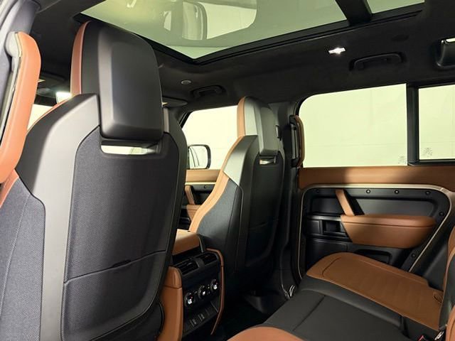 New 2026 Land Rover Defender 110 OCTA AWD/4WD image 21