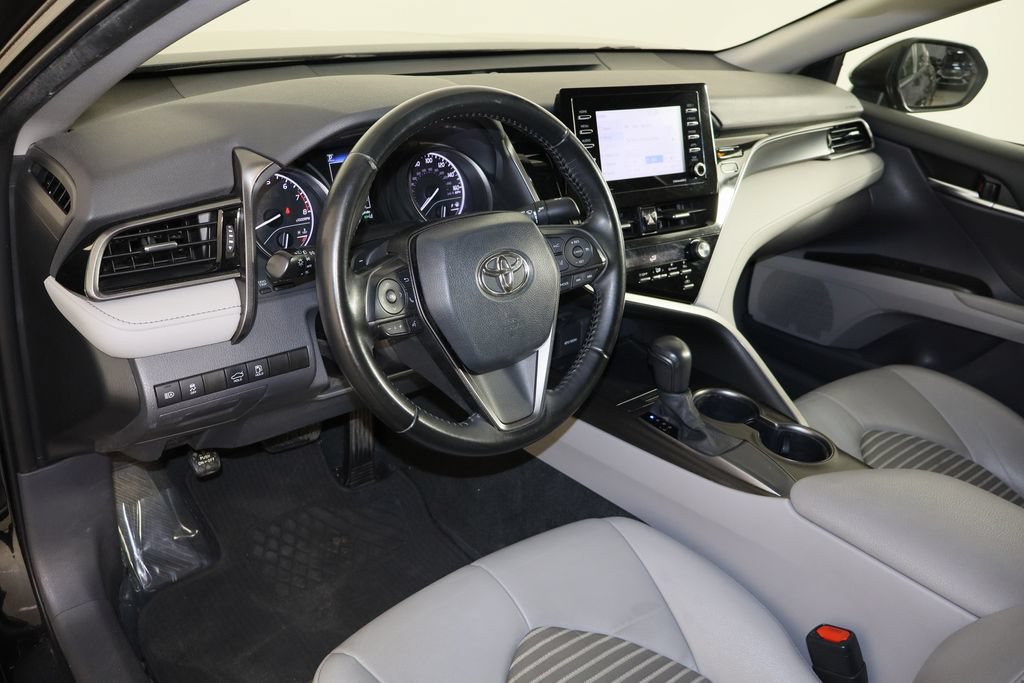 Used 2021 Toyota Camry SE w/ Convenience Package FWD image 27