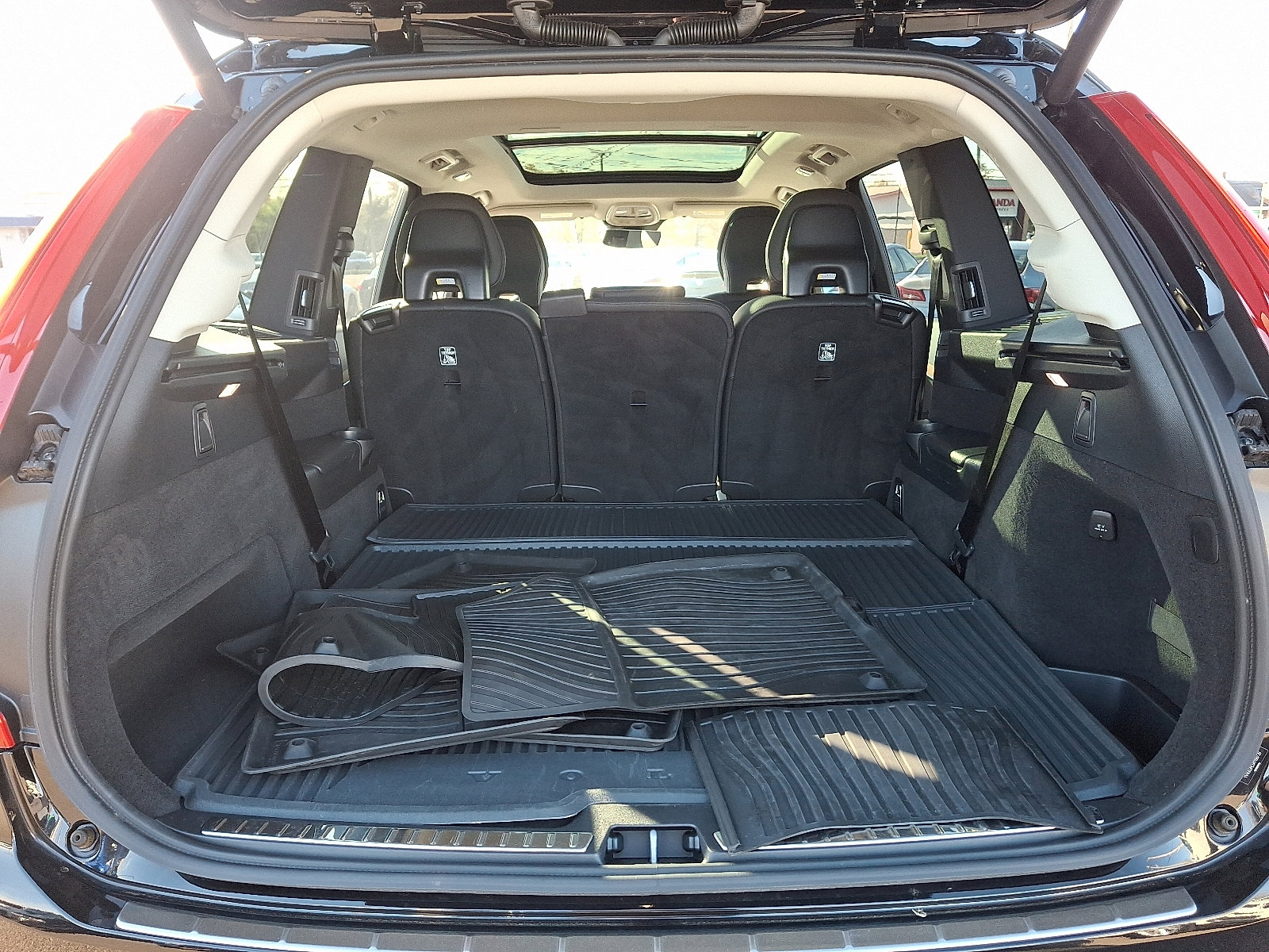 Used 2024 Volvo XC90 B6 Plus w/ Protection Package Premier image 31