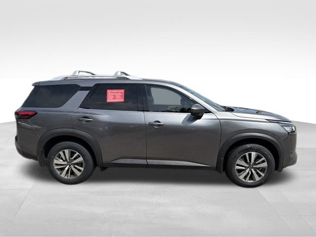 Used 2023 Nissan Pathfinder SL AWD/4WD image 3