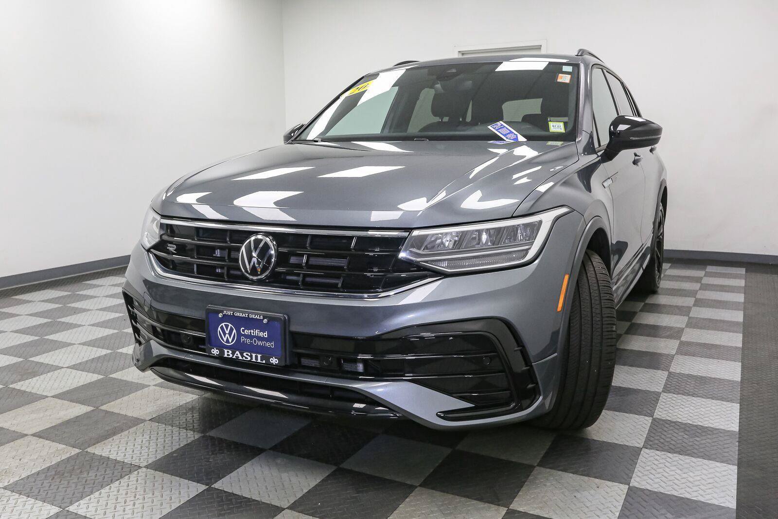 Certified 2024 Volkswagen Tiguan SE R-Line FWD image 5