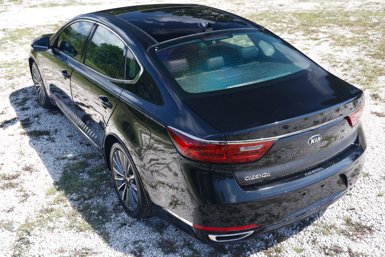 Used 2017 Kia Cadenza Premium w/ Luxury Package FWD image 5
