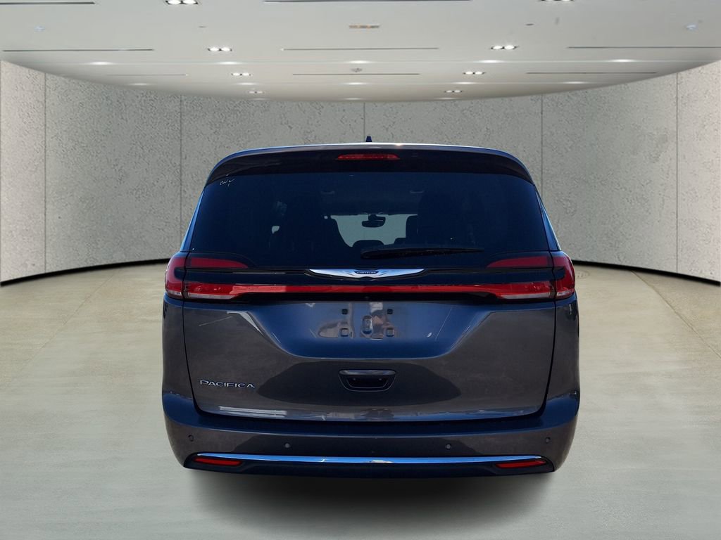 Used 2023 Chrysler Pacifica Touring-L image 6
