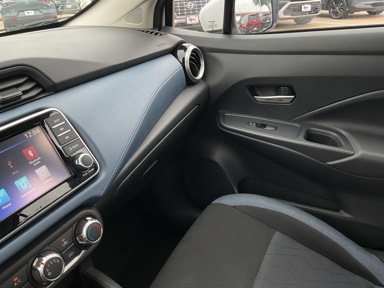 Used 2025 Nissan Versa SV image 33