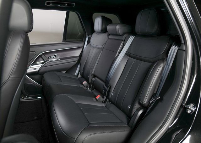 New 2025 Land Rover Range Rover SE image 5