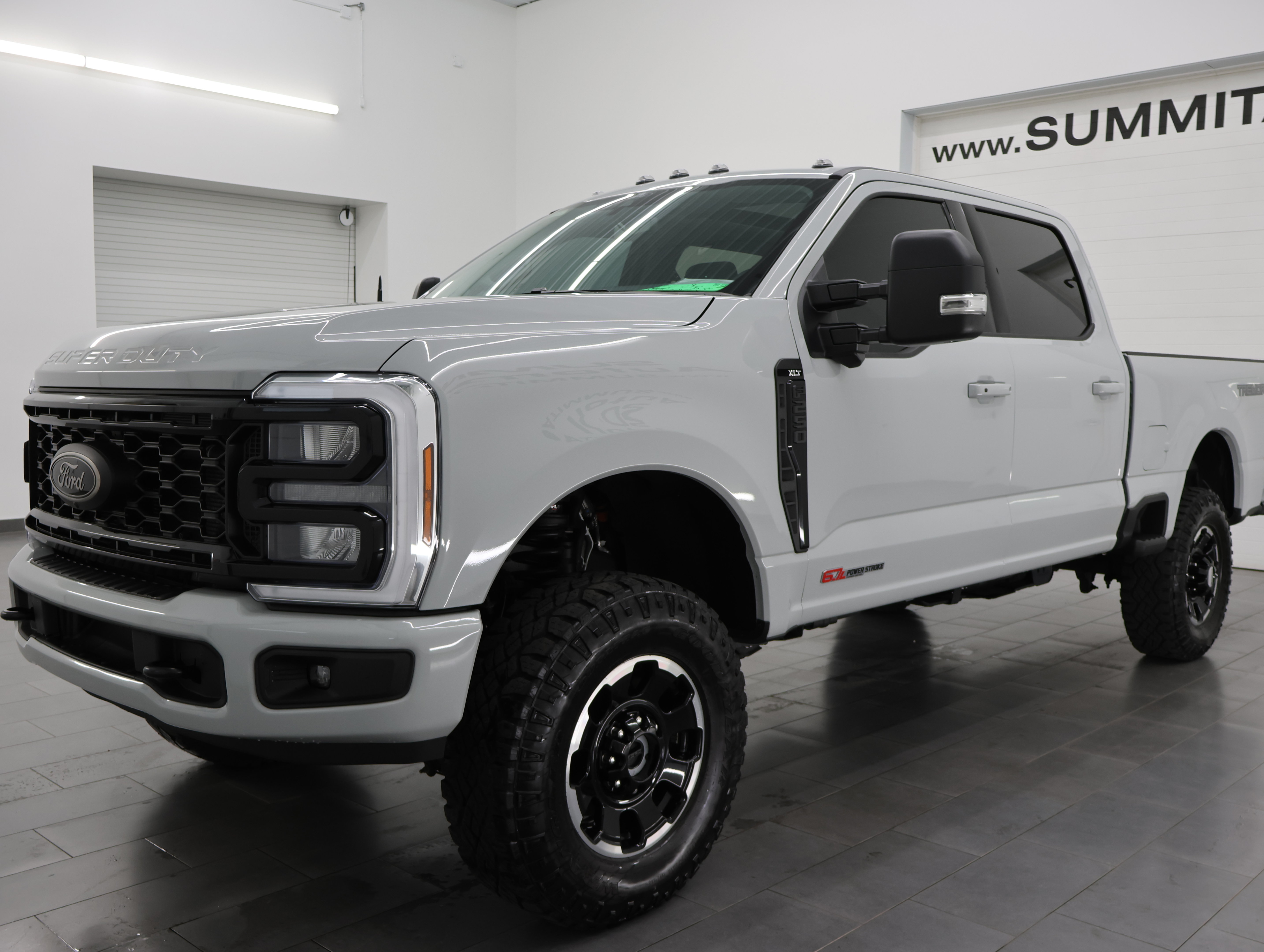 Used 2025 Ford F250 XLT w/ Black Appearance Package AWD/4WD image 7