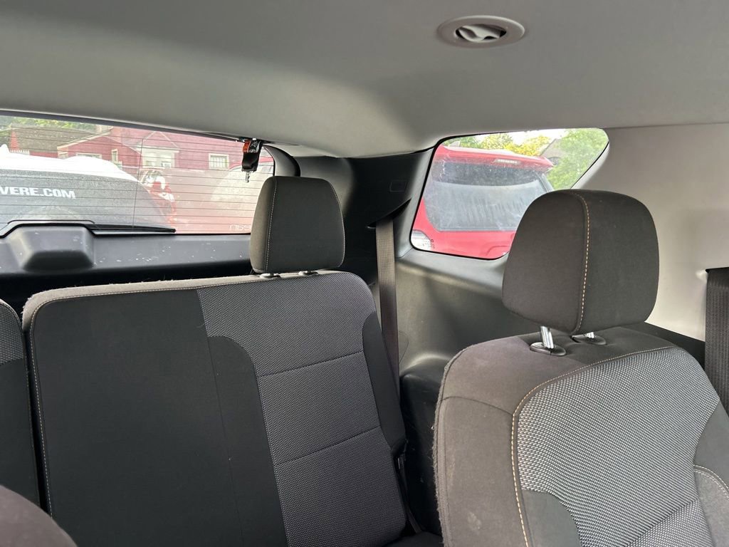 Used 2021 Chevrolet Traverse LT FWD image 13