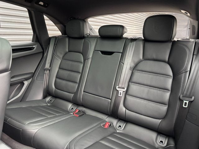 Certified 2026 Porsche Macan AWD/4WD image 25