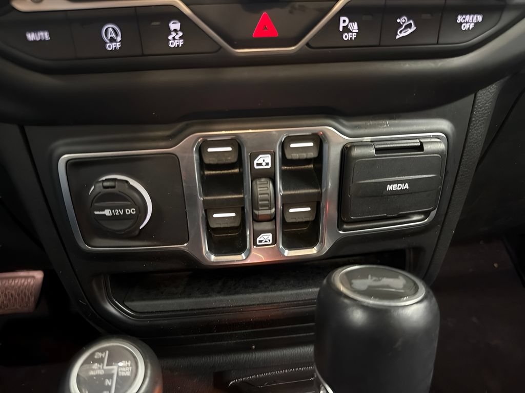 Used 2020 Jeep Wrangler Unlimited Sahara AWD/4WD image 28