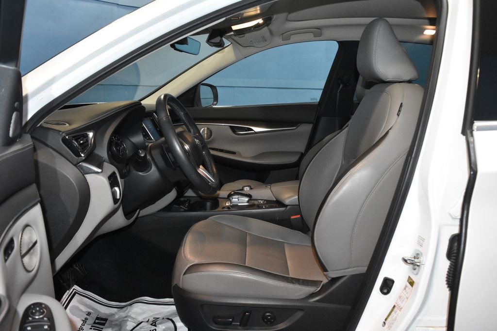 Used 2023 INFINITI QX50 Luxe FWD image 7