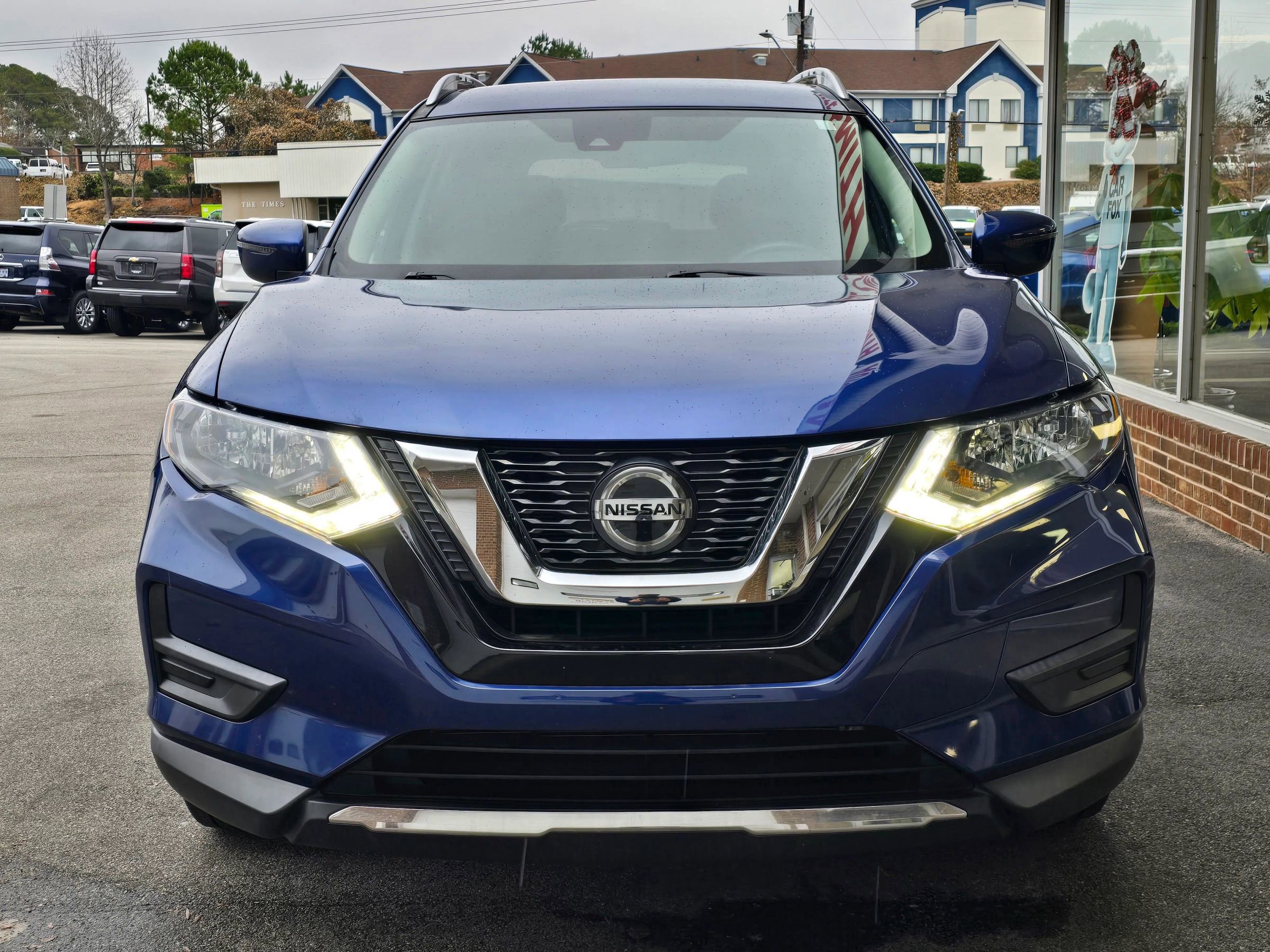 Used 2020 Nissan Rogue SV image 4
