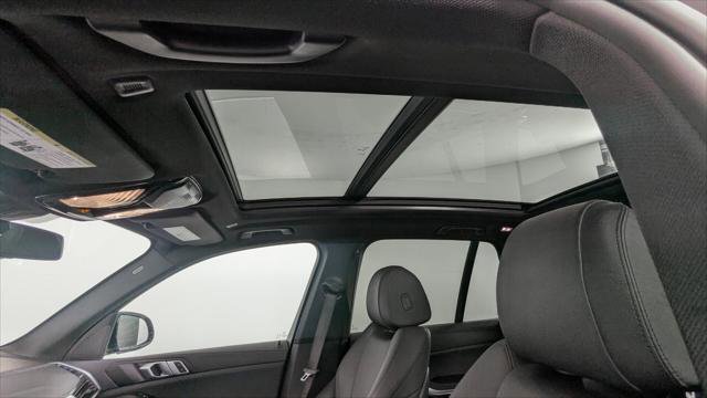Used 2021 BMW X5 xDrive40i w/ Parking Assistance Package AWD/4WD image 12