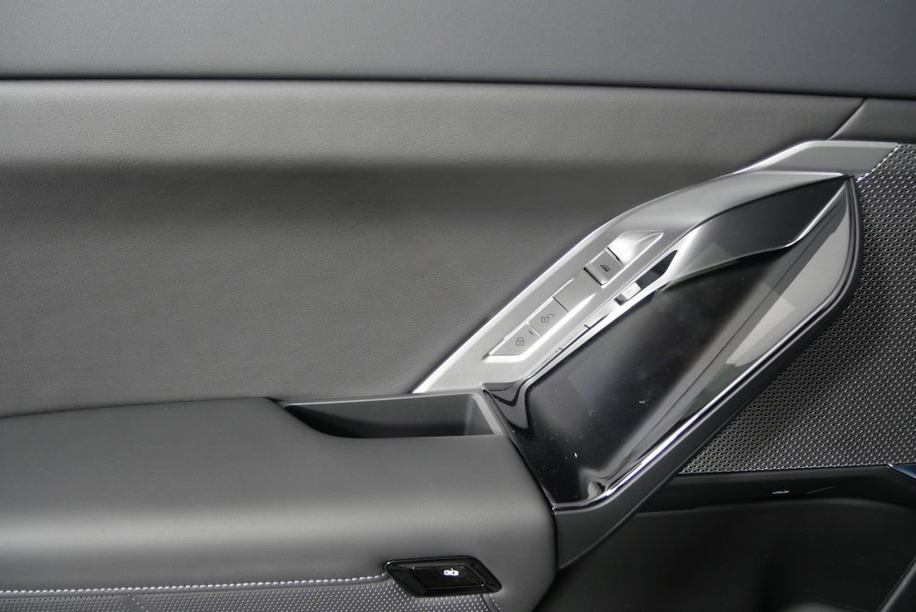 Used 2025 BMW i7 eDrive50 image 13