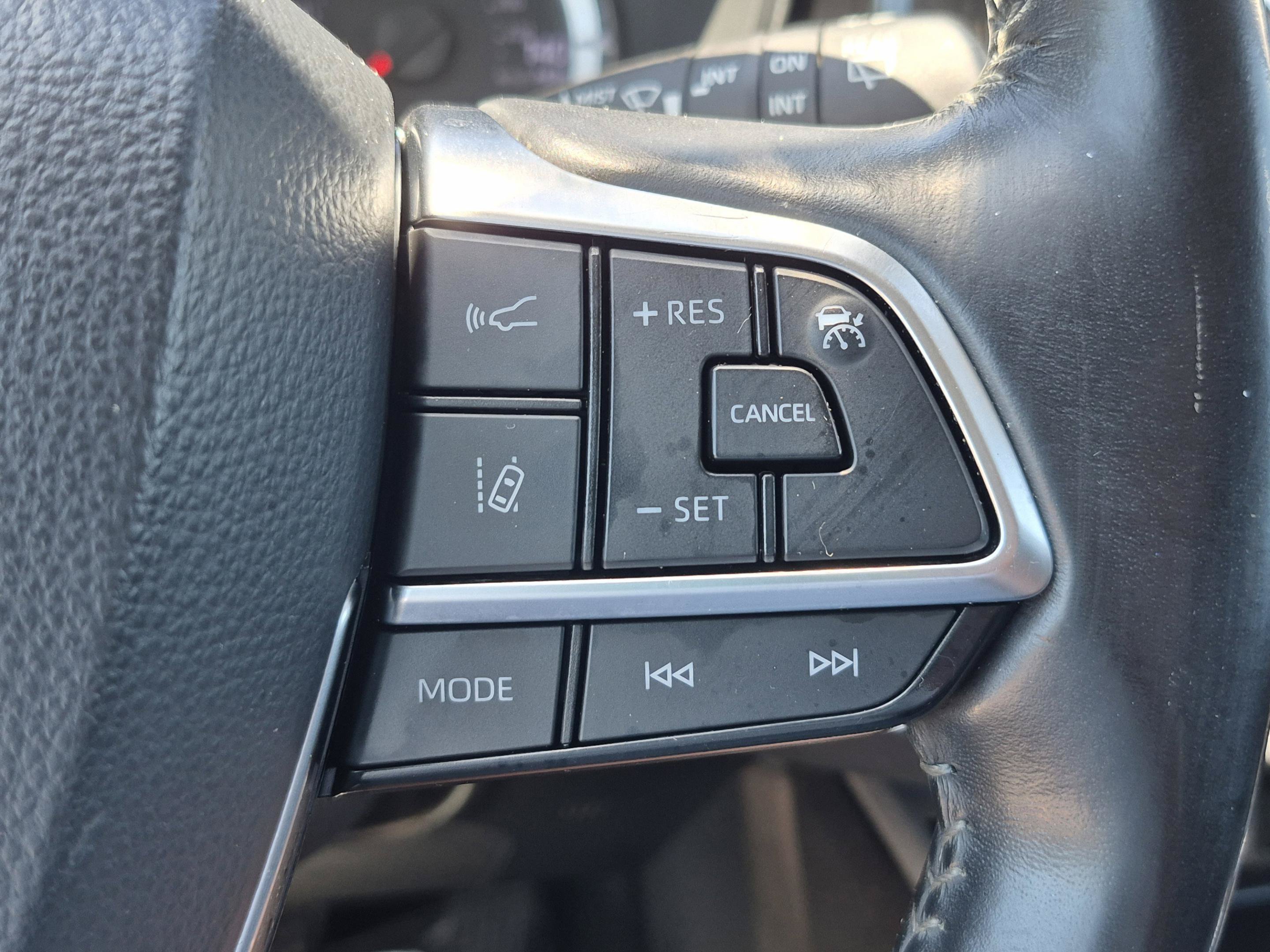 Used 2021 Toyota Highlander LE FWD image 31
