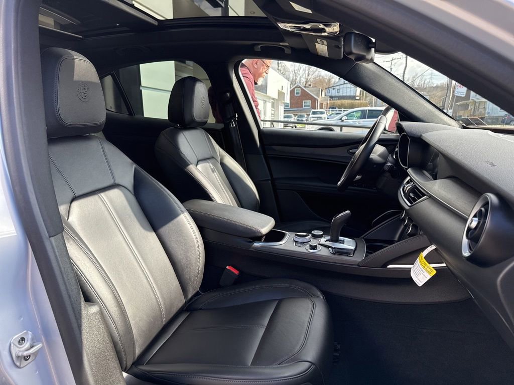 Used 2022 Alfa Romeo Stelvio Ti image 31