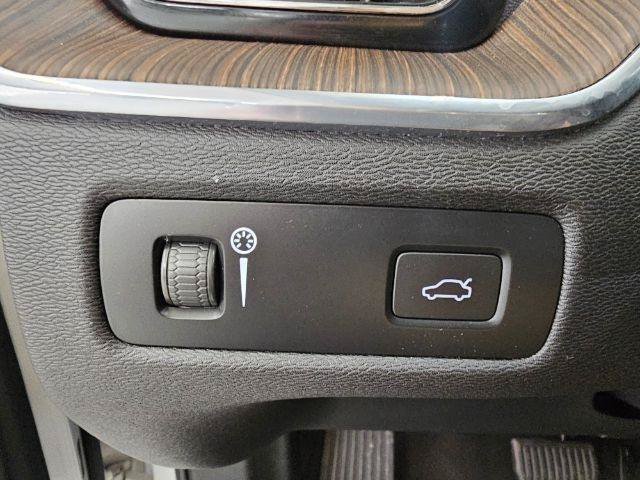 Used 2022 Volvo XC60 B5 Momentum w/ Climate Package AWD/4WD image 14