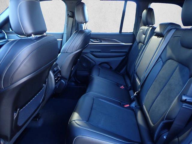 New 2026 Jeep Grand Cherokee Altitude image 9