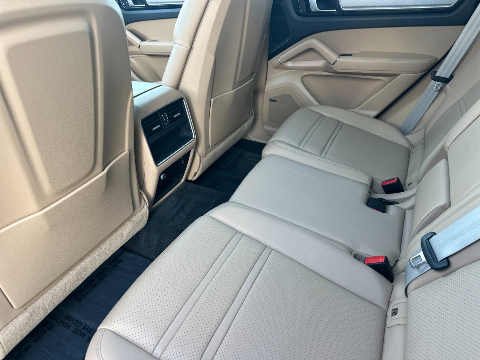 Used 2022 Porsche Cayenne Platinum Edition image 13