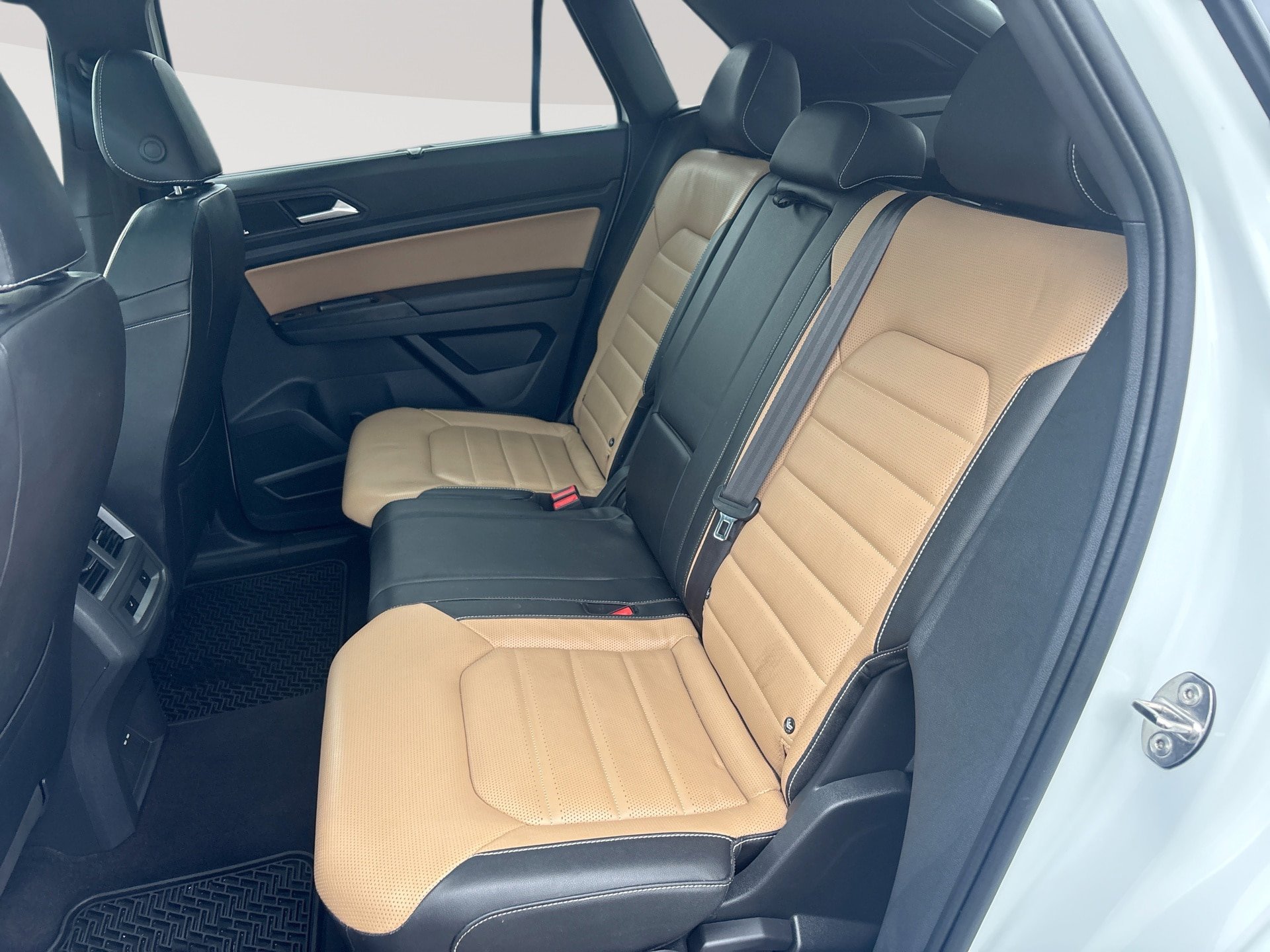 Used 2020 Volkswagen Atlas Cross Sport SEL Premium AWD/4WD image 26