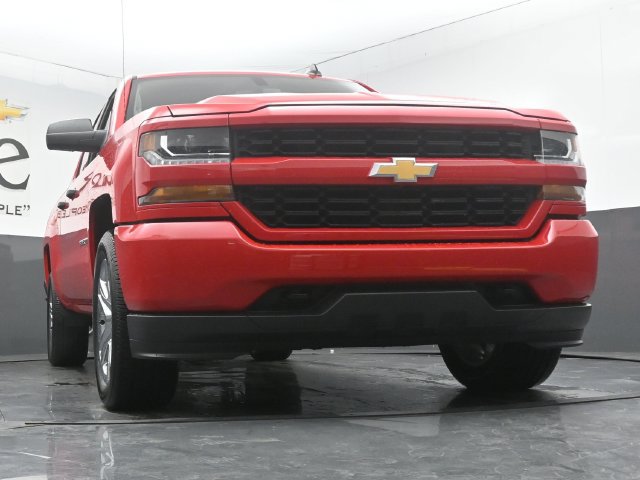 Used 2019 Chevrolet Silverado 1500 Custom w/ Custom Convenience Package AWD/4WD image 3