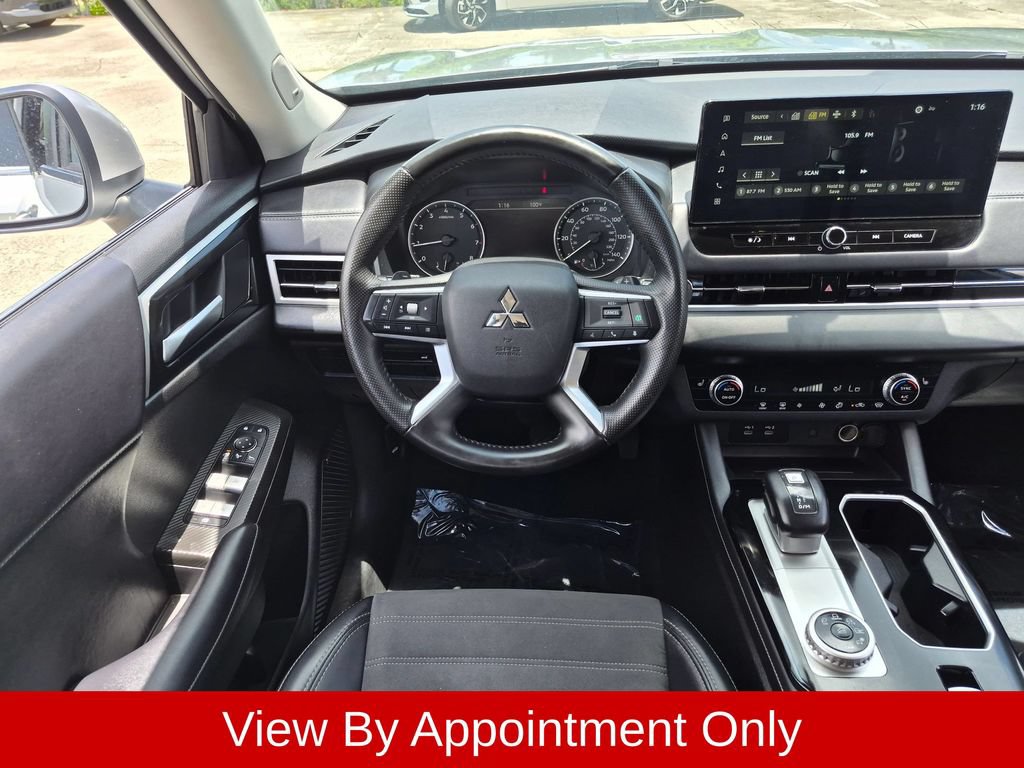 Used 2025 Mitsubishi Outlander SE AWD/4WD image 25